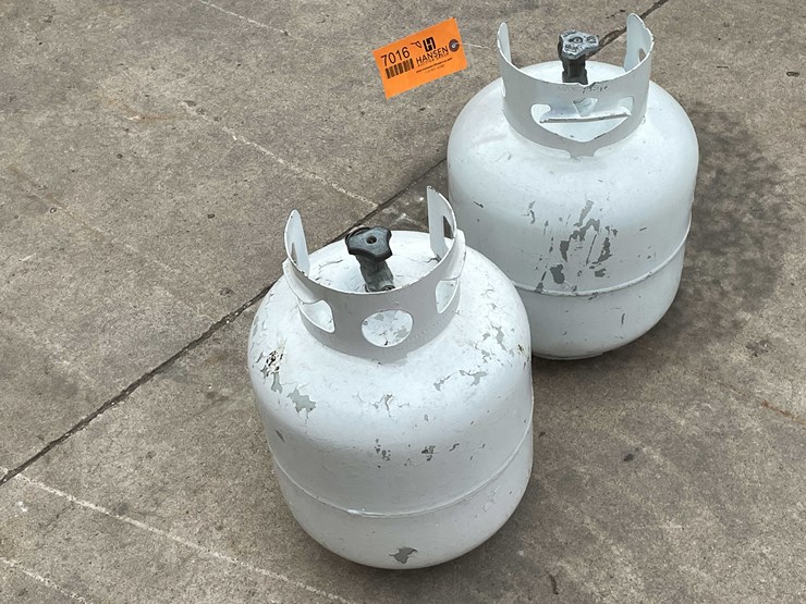 #7016-•-(2)-propane-tanks-(o3)-image-3