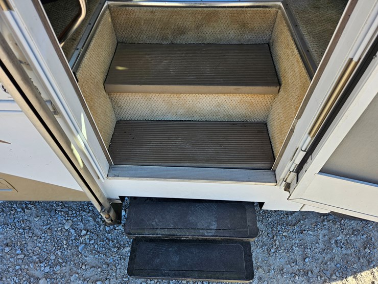 #22198-•-2007-georgie-boy-landau-motorhome-image-29