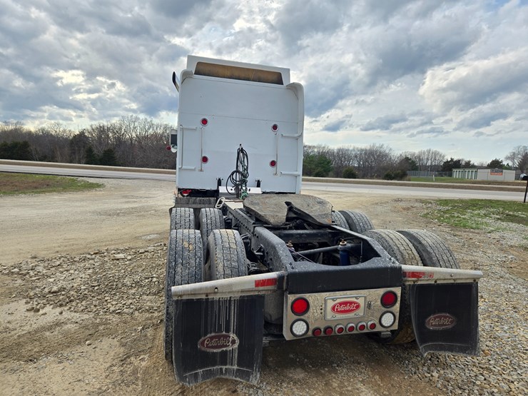 2000-peterbilt-379-image-15