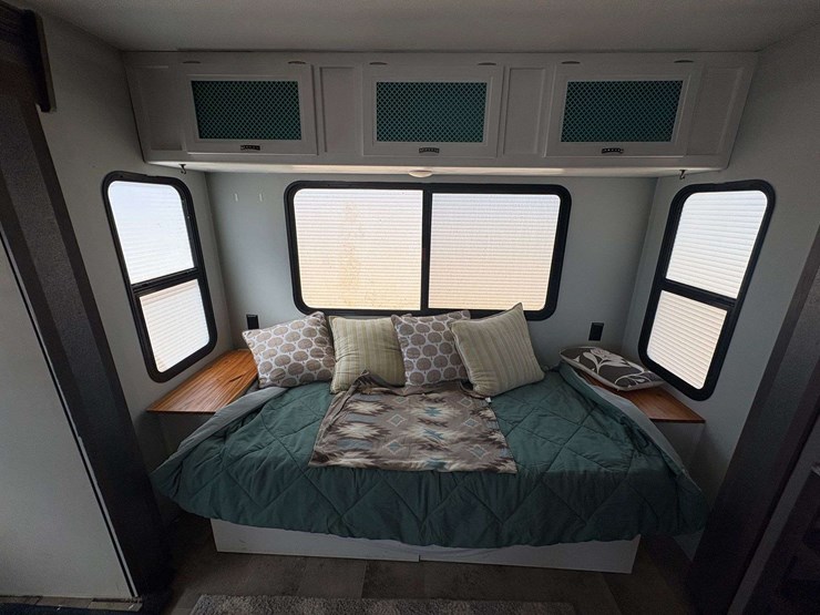 2020-coleman-dutchman-travel-trailer-image-12