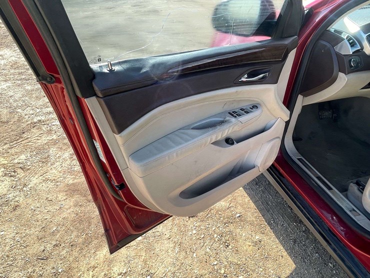 2011-cadillac-srx-image-9