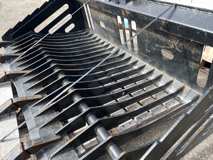 #7054-•-unused-heavy-duty-68"-skid-steer-rock-bucket-(o9)-image-10