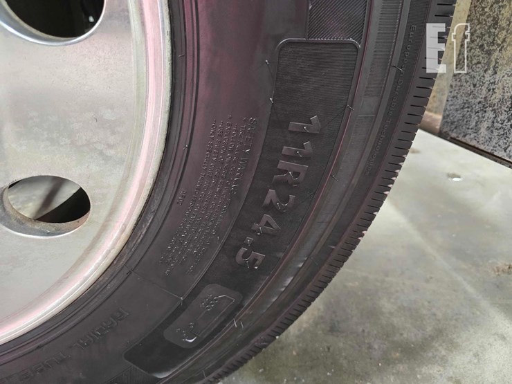 2002-peterbilt-378-image-33