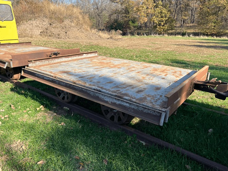 set-of-3-flat-cars-image-29