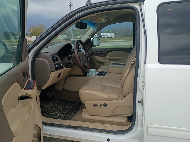 2013-chevrolet-2500-image-27