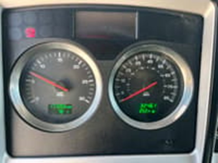 2011-kenworth-t800-image-14