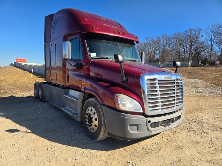 2014-freightliner-cascadia-125-image-27