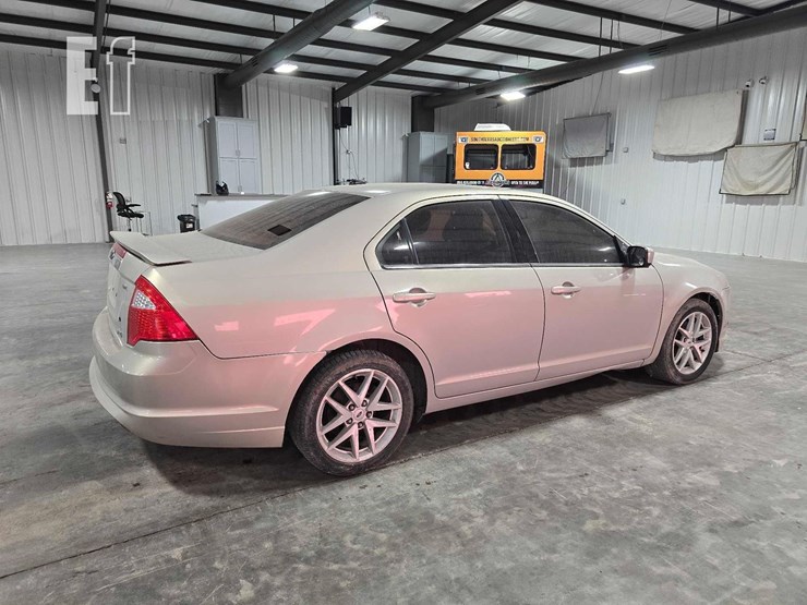 2010-ford-fusion-image-3