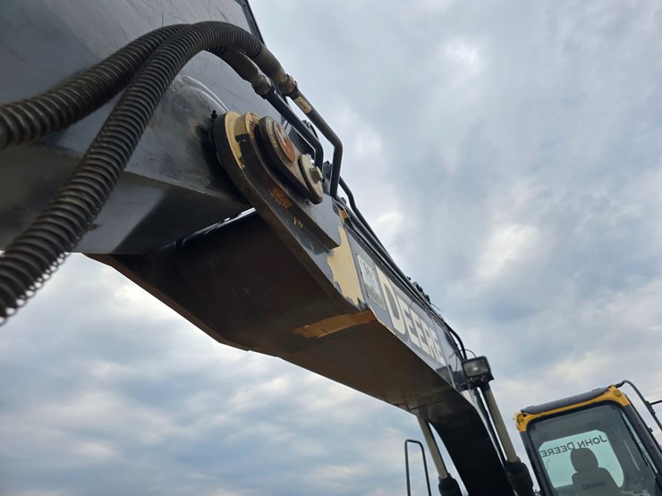 2014-deere-160g-lc-image-23