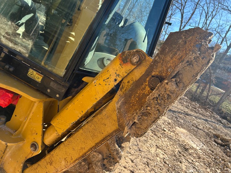 2005-caterpillar-420d-image-27