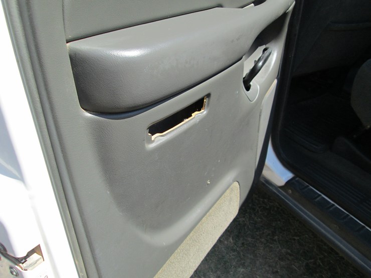 2004-chevrolet-2500hd-image-22