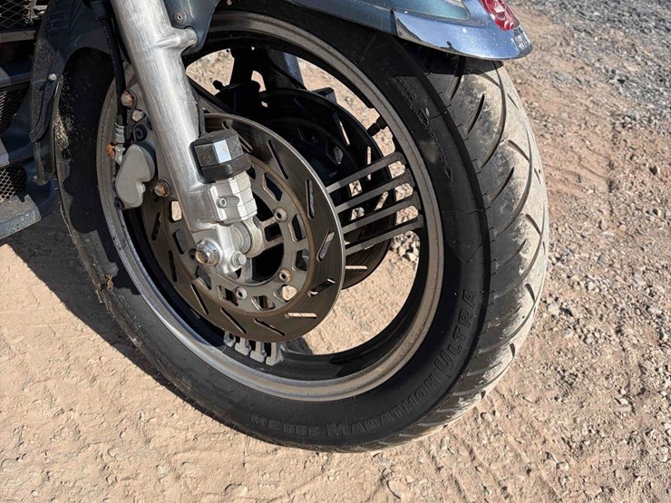 yamaha-venture-motorcycle-image-10