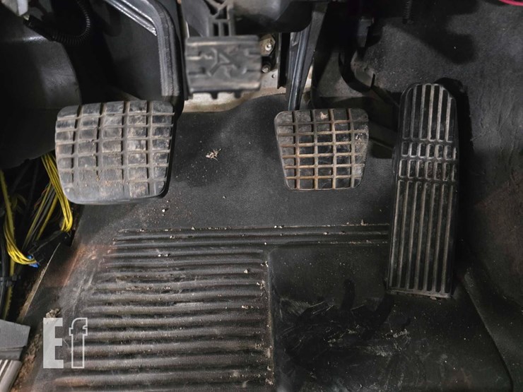 2009-freightliner-columbia-120-image-11