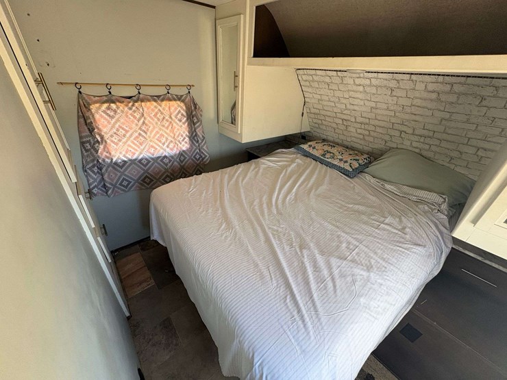 2020-coleman-dutchman-travel-trailer-image-19