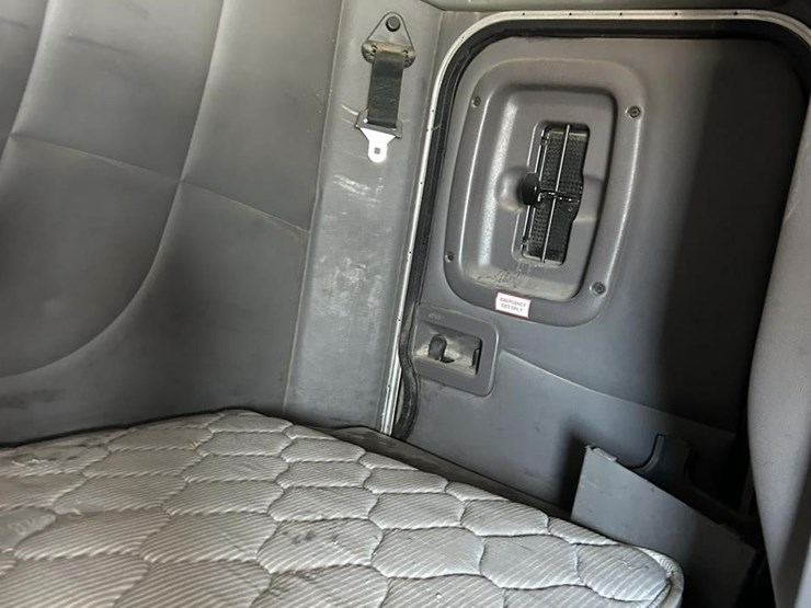 2012-peterbilt-386-image-26