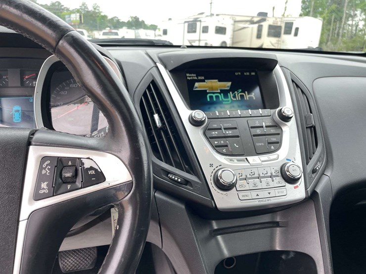 2015-chevrolet-equinox-lt-image-13