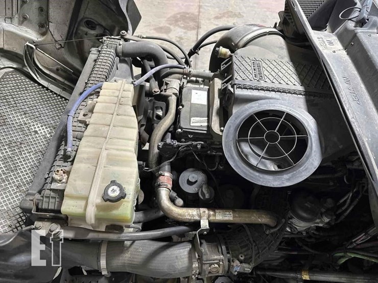 2014-freightliner-cascadia-125-image-29