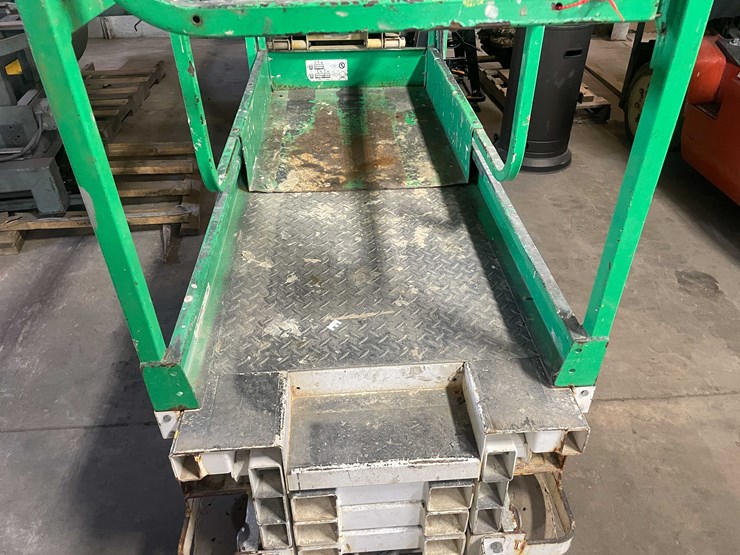 #1465-•-14'-scissor-lift-(e)-image-10