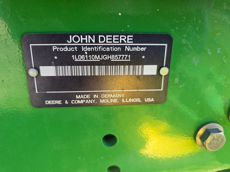 2016-john-deere-6110m-image-26