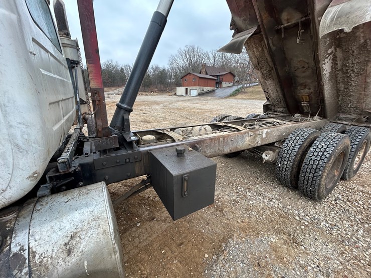 2001-mack-rd688s-image-61