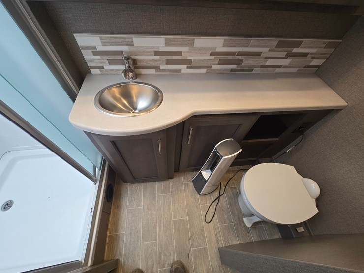 2020-ford-f550-image-55