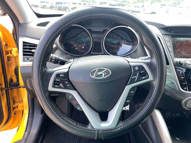 2012-hyundai-veloster-2-door-hatchback-(138,741-miles)-image-12
