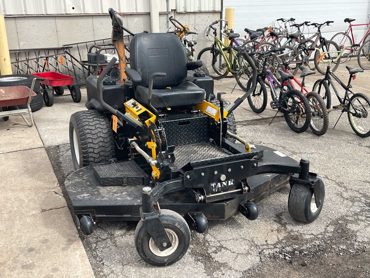 cub-cadet-tank-m72-image-1