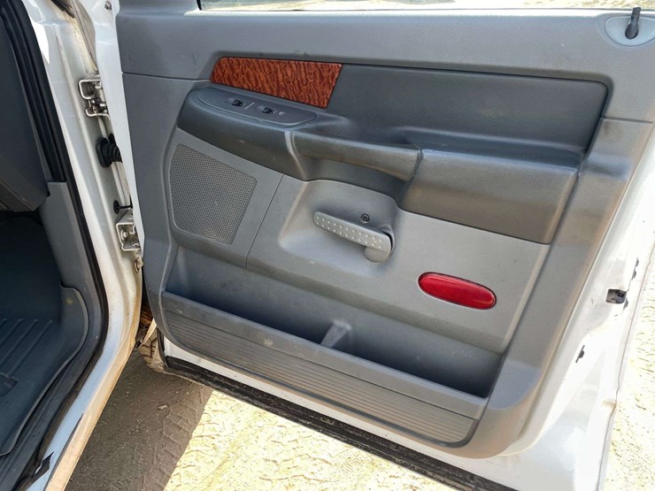 2006-dodge-ram-3500-image-17