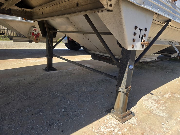 2010-timpte-hopper-bottom-image-22