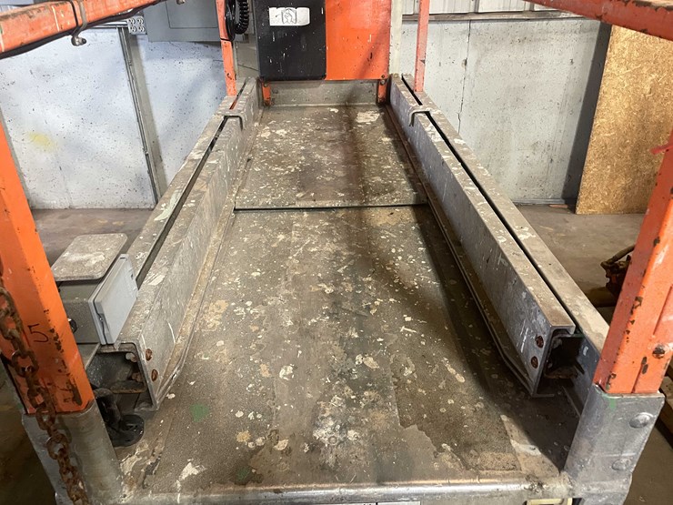 #1464-•-19'-scissor-lift-(e)-image-9