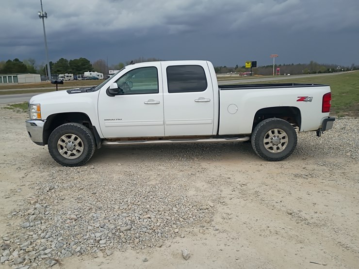 2013-chevrolet-2500-image-3