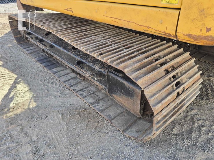 2020-caterpillar-323-image-35