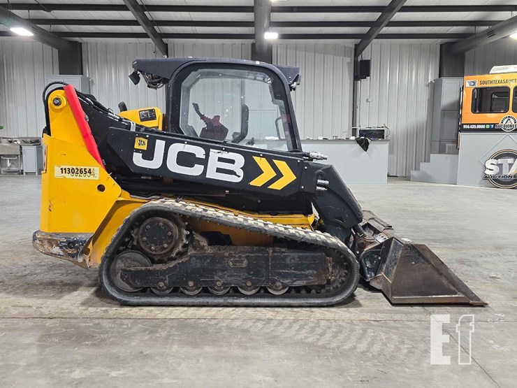 2021-jcb-3ts-8t-image-6