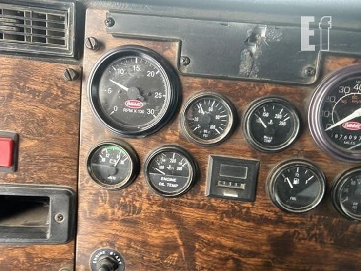 1997-peterbilt-357-image-48