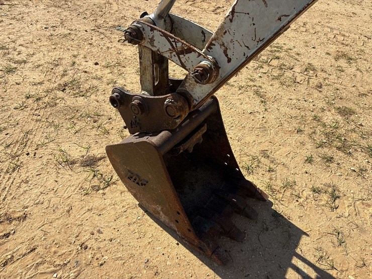 2013-takeuchi-tb235-image-5