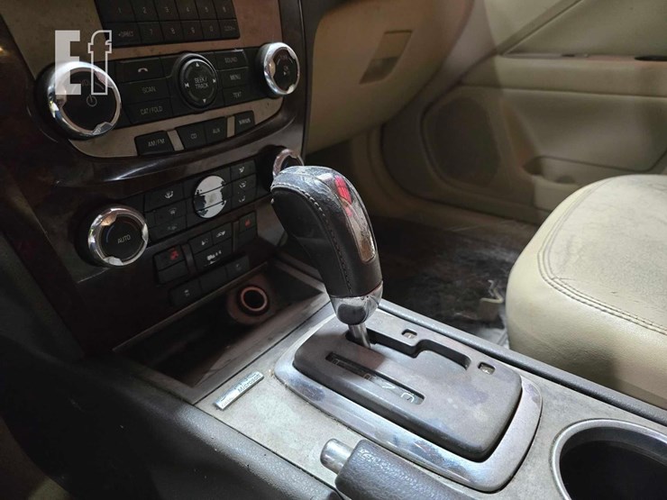 2010-ford-fusion-image-12