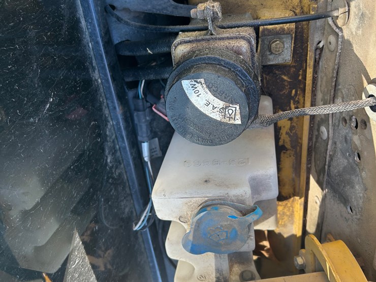 2005-caterpillar-420d-image-47