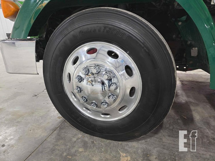 2021-peterbilt-367-image-22