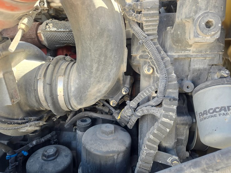 2016-peterbilt-579-image-43