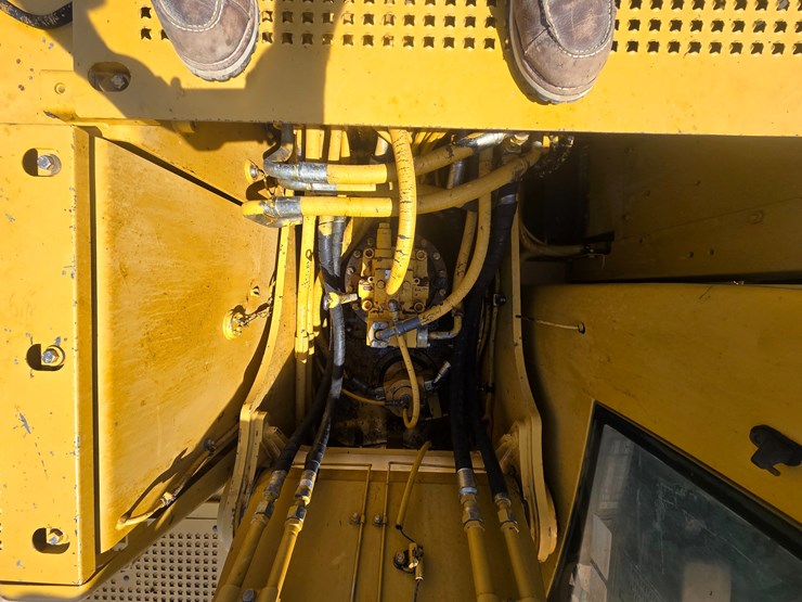 2003-caterpillar-320c-image-40