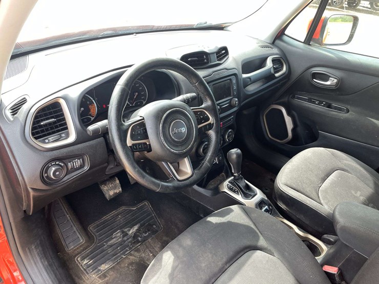 2015-jeep-renegade-image-11