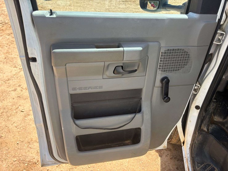 2011-ford-e350-image-12