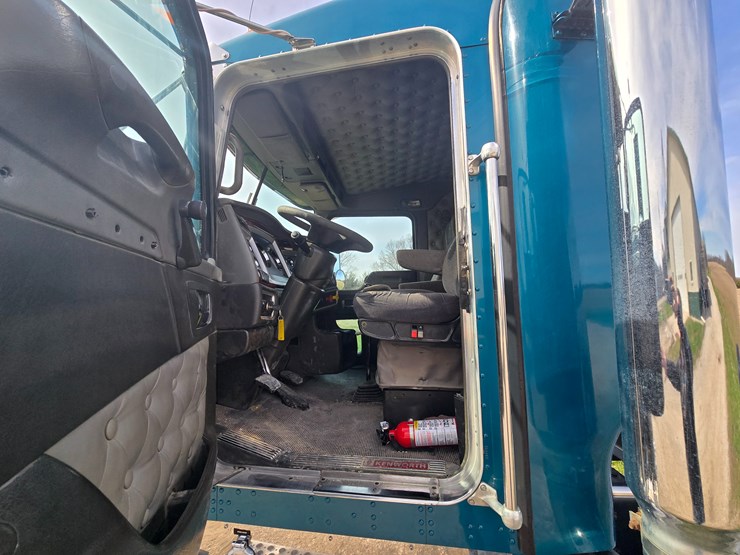 2007-kenworth-w900-image-53