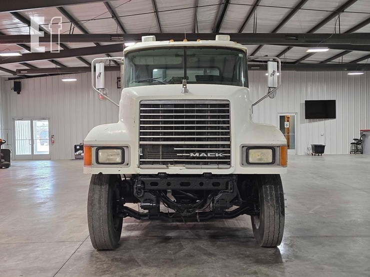2005-mack-chn613-image-7