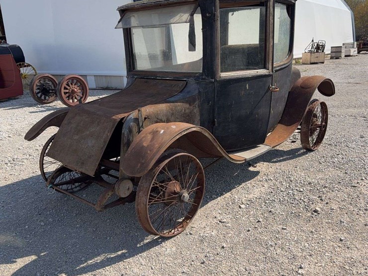 1916-milburn-electric-car-image-1