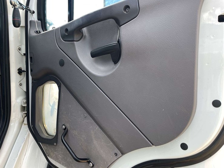 2017-freightliner-mt45-image-18