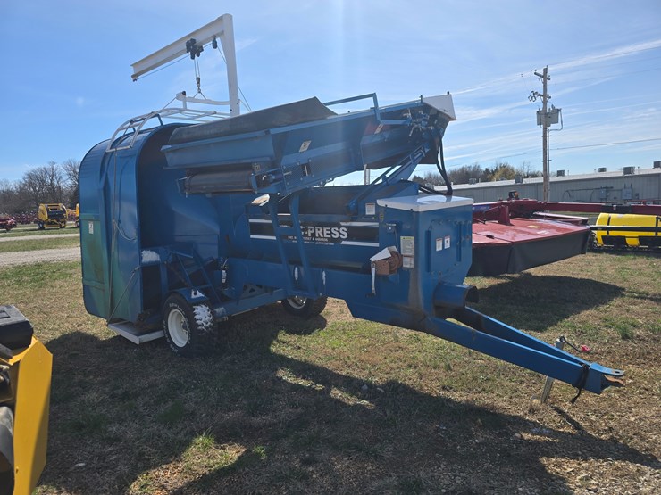 #22529-•-2015-roto-express-livestock-bedding-processor-/-bale-processor-image-6