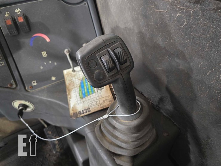 2013-caterpillar-tl943c-image-19