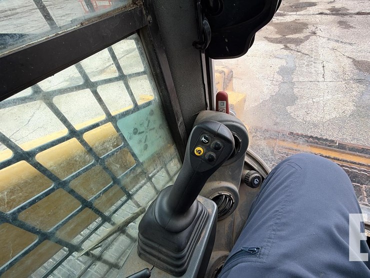 2021-caterpillar-299d3-xe-image-9