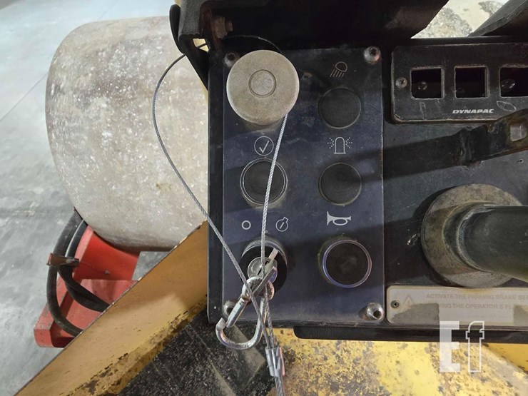 2007-dynapac-ca250d-image-17